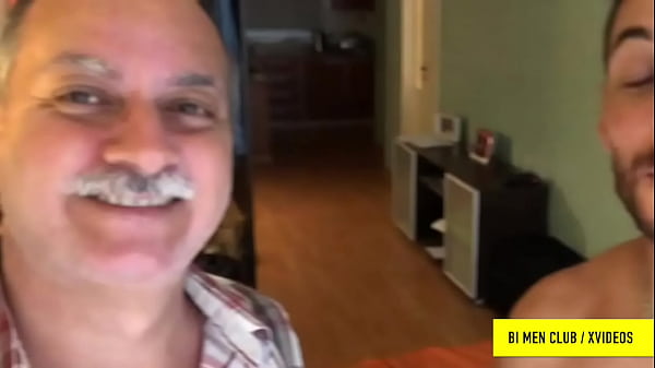 Nonton Macho Joven Se Coge A Una Madurita thumbnail