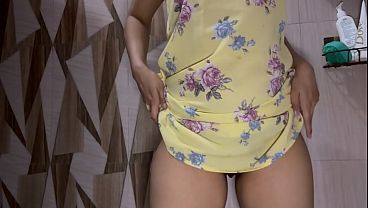 Thick ass indian girl daily routine of cleaning pussy and peeing.