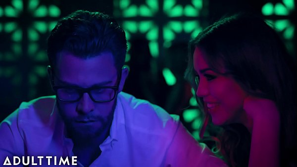 Nonton Cheating On Angela White With Hot Latina I Picked Up At A Bar thumbnail