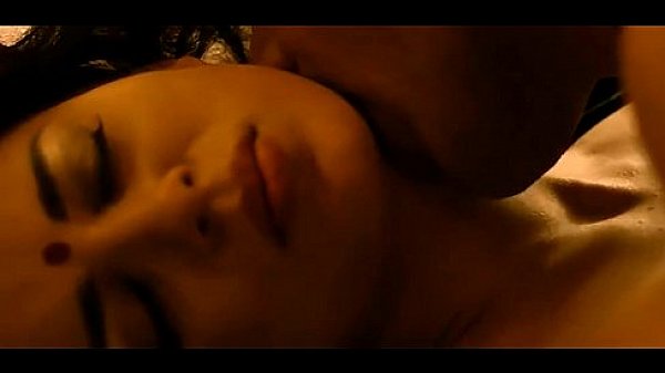 Nonton Kangana Ranaut And John Abraham Making Hot In Shootout At Waddala thumbnail