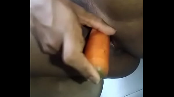 Gozando Gostoso Na Cenoura thumbnail