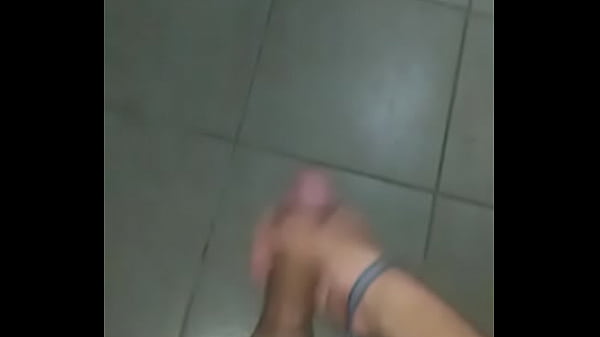 Novinho Me Enviou Video Batendo Punheta Antes Do Banho thumbnail