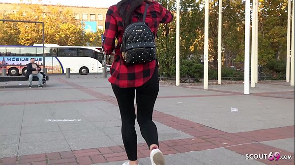 Nonton German Scout - Echtes Spontanes Porno Casting F&uuml;r Taschengeld Bei Der Venus 2019 thumbnail