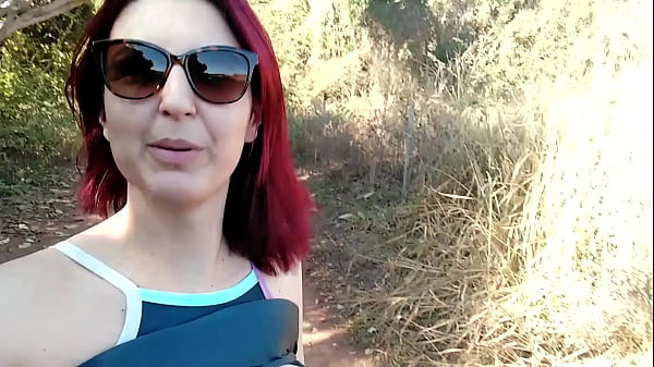 Nonton Bloquerinha Logo Eu Que To Sempre De Tetas De Fora thumbnail