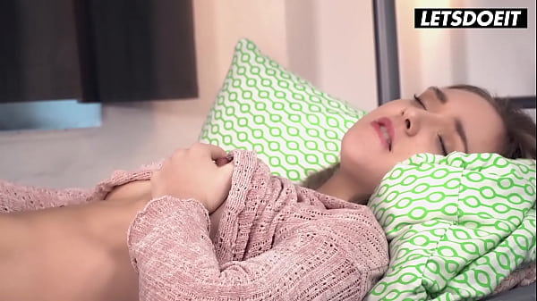 Nonton Big Dick Stud Fucks Hot Babe Oxana Chic - Letsdoeit thumbnail