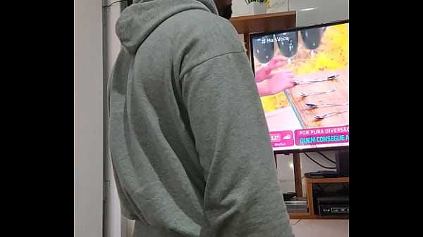 consegue vê TV com um mozão desse jeito perto de você?