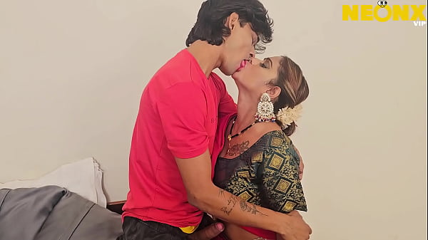 Nonton Hot Indian Desi Couple Had Sex thumbnail