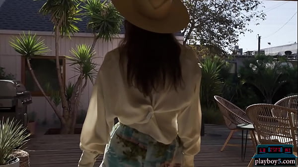 Nonton Arab Playboy Babe With Big Tits And Ass Shows Off Her Amazing Body Outdoor In A Garden thumbnail