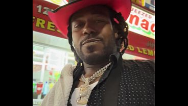 Nonton Str8rich Saw Fijii Had Her First Pizza On A Stick At Rodeo Houston thumbnail