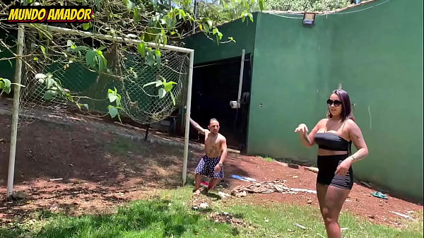 Peituda Safada Pegando Na Enxada Liberando A Xota thumbnail