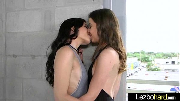 (Bobbi Dylan &amp_ Kylie Quinn) Teen Lesbos Make Love Sex Scene On Camera mov-08