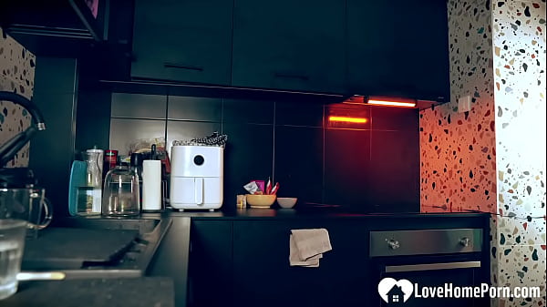 Nonton Redhead Hottie With Tattoos Loves My Cock thumbnail