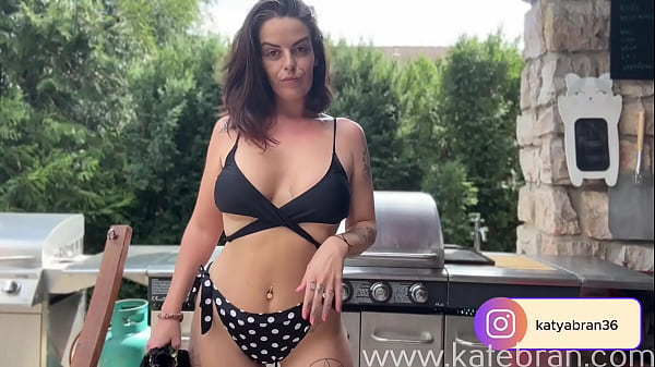 Nonton I Love Showing My Natural Toes Off! thumbnail