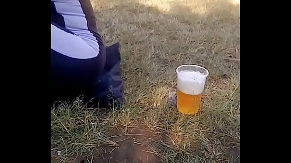 El esposo la dejo sola por una discusi&oacute;n y tomo ventaja para llevarla a casa a follar 