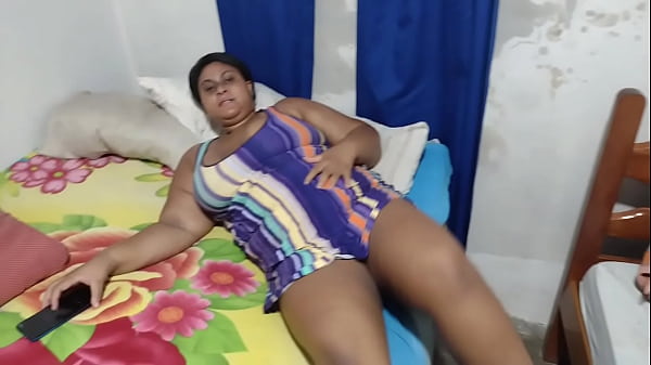 Play MP4 - Enteado tira fotos de madrasta safada e fode com ela