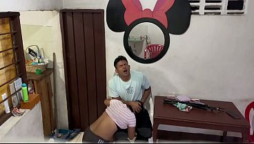 Alone at Home She Gave Him a Handjob