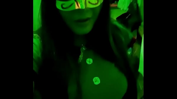 Nonton Stepdad Is In A Bad Mood And I Send Him Homemade Porn Dressed As A Sexy Elf So That He Gets Happy And Horny. thumbnail