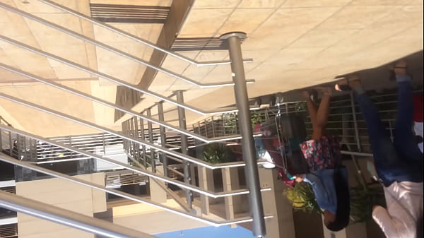 windy ass upskirt.MOV 