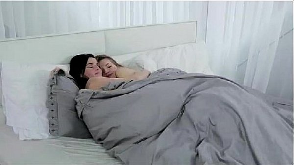 Nonton Lesbians Fingering To Orgasm In Bed thumbnail