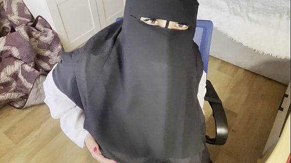 Nonton Arab Zalifa Caresses Her Tight Pussy Through Pantyhose thumbnail