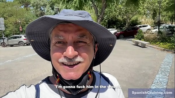 Papi Chris Cogiendo A Pelo En El Bosque thumbnail