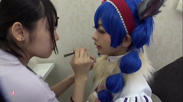 葉山めい 金髪コスプレ美女のオナニー鑑賞から騎乗位へ。お風呂でイチャイチャする至福の時間。 イントロ 