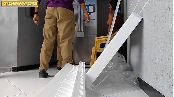 Nonton Duas Mulheres Nuas Recerem Entregadores Na Sua Casa thumbnail