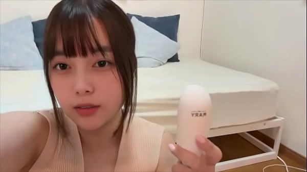 オイルマッサージしてたらどんどん手がおまんこに伸びてそのままオナニーしてしまってイキまくりました... thumbnail