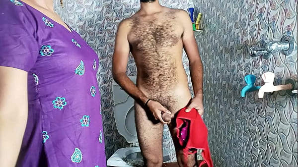 Nonton Stepmother Caught Shaking Bra Panties Cock Then Got Pussy Fucked In The Bathroom - Porn In Clear Hindi Voice thumbnail