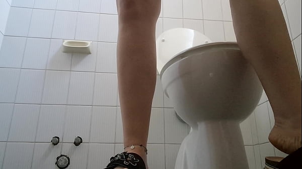 Nonton Heartfelt Laughter: Nicoletta's Compilation Of Awkward Moments In Public Restrooms thumbnail