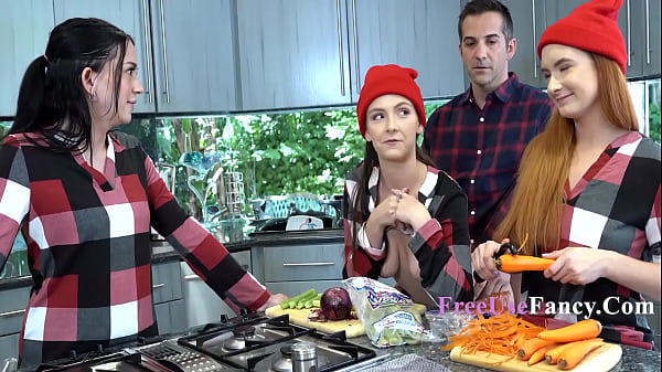 Free Use Thanksgiving Traditions With Family 