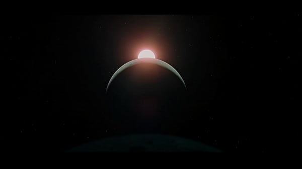 2001: Uma Odisseia no Espa&ccedil_o (1968, dirigido por Stanley Kubrick) - Cena Inicial
