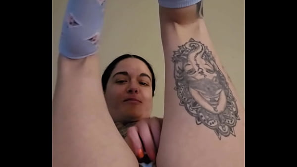 Emy Angel Aime Se Toucher La Petite Chatte thumbnail