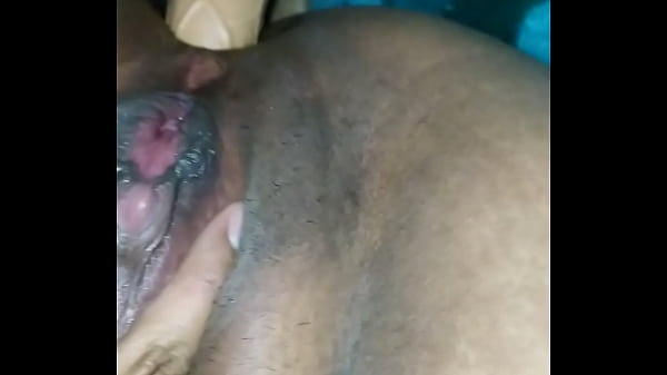 Me Abro Mi Culito Con Un Dildo Mientras Mi Esposo No Est&aacute; thumbnail