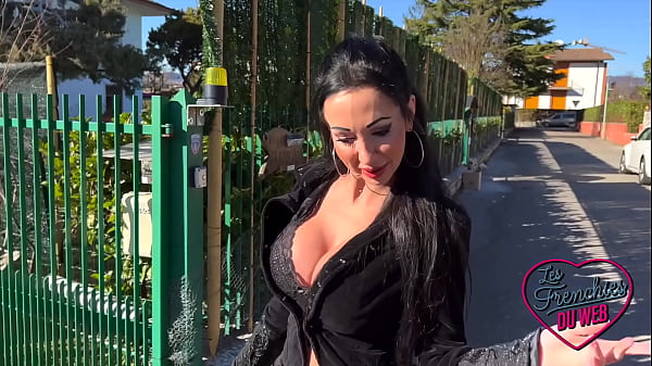 Nonton J'offre Mes Gros Seins &agrave; Ce Bel Inconnu Et Son Engin thumbnail