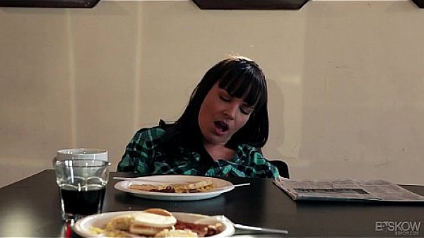 Nonton Chastity Lynn Fucks An Older Woman In Paint, Scene #02 thumbnail