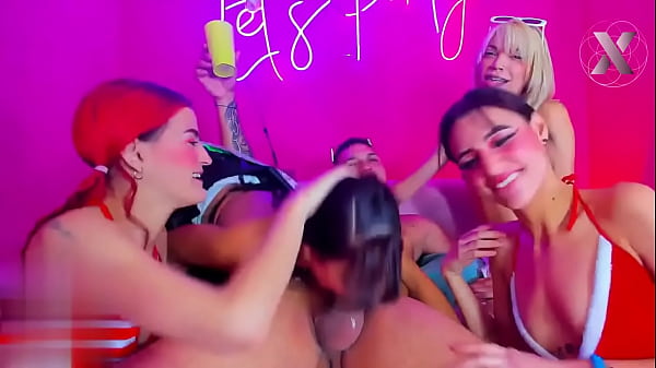 Nonton Deep Blowjob Party With My Girlfriend And Her Horny Friends thumbnail