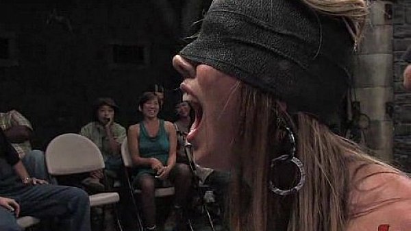 Nonton Electric All Over Her Body thumbnail