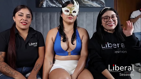 Nonton 3 Vergas Para Ella Sola Por Primera Vez thumbnail