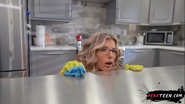 La Mam&aacute; De Mi Novia Me La Chupa A Escondidas Bajo La Mesa thumbnail