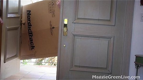 Busty Slut Maggie Green Goes Down On Vicky Vette - Maggiegreenlive.com thumbnail