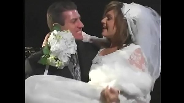 Nonton Sexy Brunette Tyla Wynn Gets Her Asshole Drilled By Husband's Big Cock After Wedding thumbnail