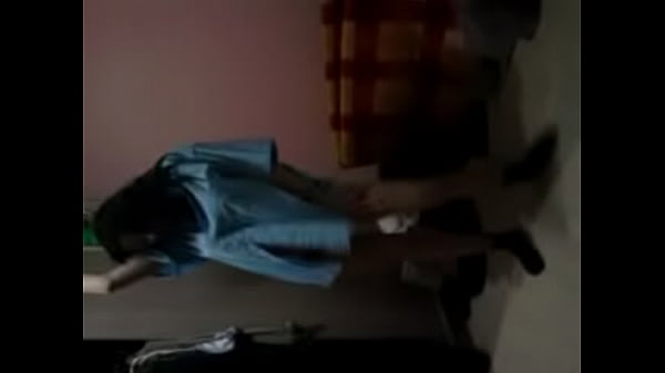 Nonton Teenie Bitch Dances For Her Boyfriend thumbnail