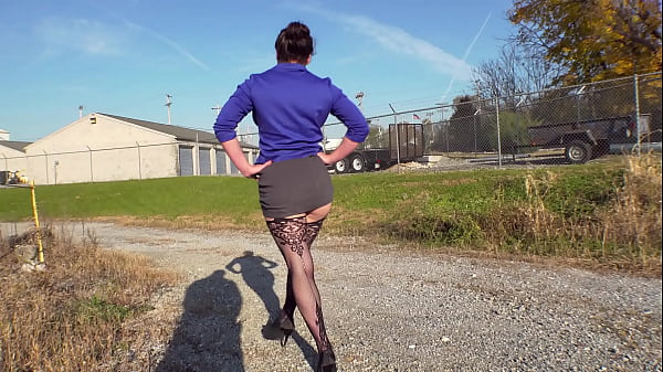 Sammi Starfish - Risky Outdoor Tease thumbnail