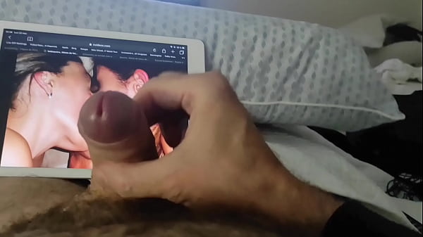 Cum tribute for Esposa Exhibidinha and her friend