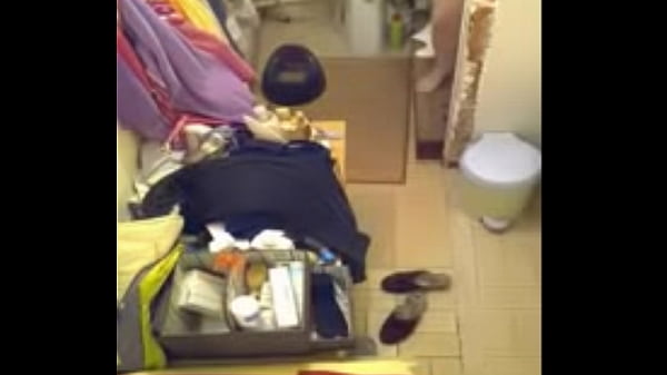 Nonton Spy Wife In Bathroom (new) thumbnail