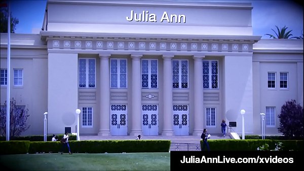 Nonton Insanely Hot Instructor Julia Ann Tugs On Her Hard Cock Student's Big Dick, Stroking, Sucking & Fucking His Young Meat Until She Milks Him For A Solid A! Video & Julia Live @ Juliaannlive.com! thumbnail
