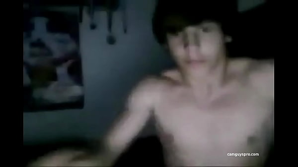 Bored Dude Gets On Cam And Jacks Off ( Camguyspro.com ) thumbnail