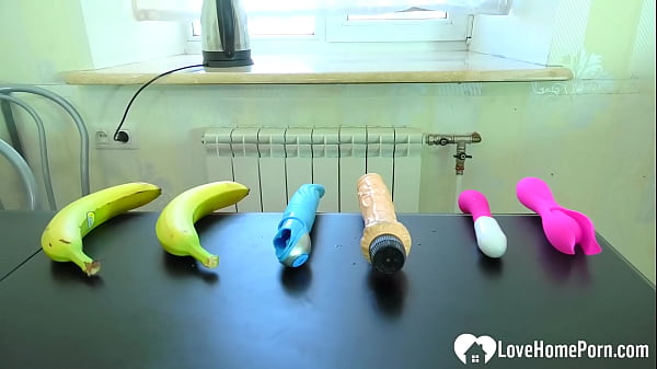 Nonton I Love When Husband Films Me Whiule I Play With My Pussy thumbnail