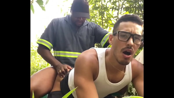 O Trabalhador Disse Para Esposa, Que O Chefe Liberou Hora Extra. E Foi Comer O Cu Do Amigo: thumbnail